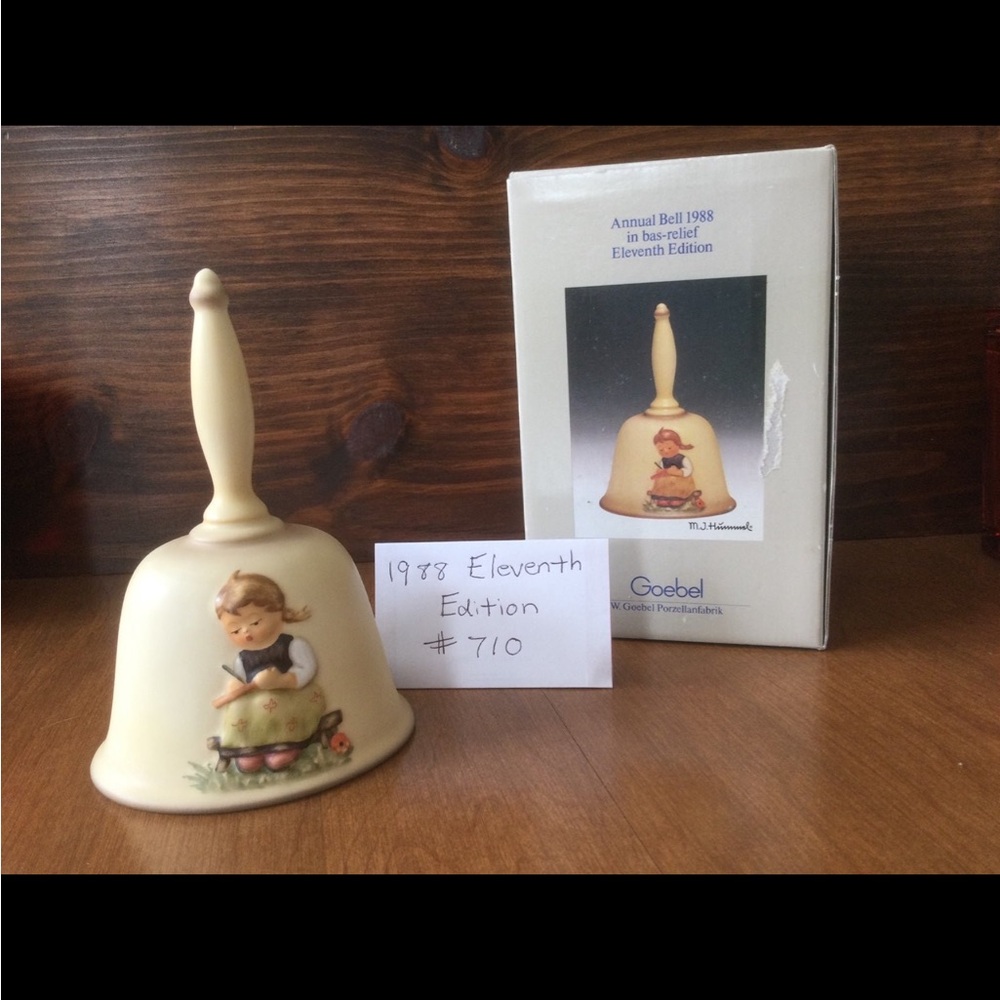 1988 Hummel Goebel 11th Edition Annual Bell. Great condition.  Original box.